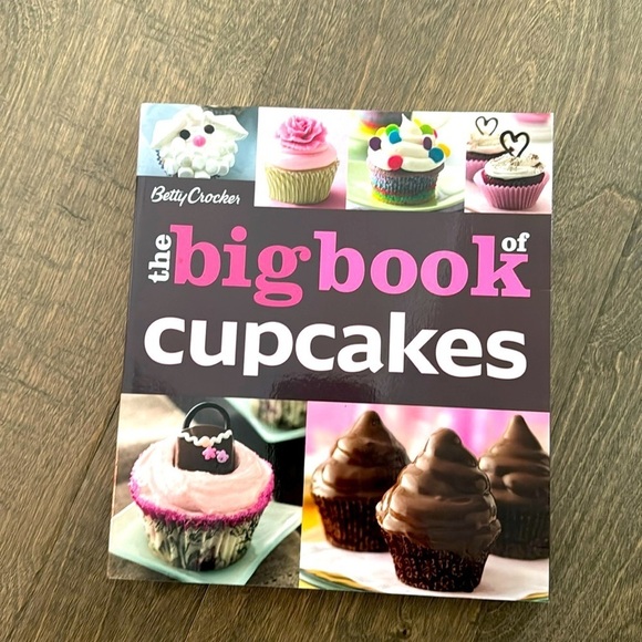 Betty Crocker The Big Book Of Cupcakes Paperback Party Baking Cookbook - Picture 1 of 7